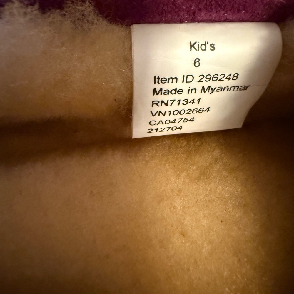 L.L. BEAN big kids Wicked Good Slippers - Picture 8 of 16